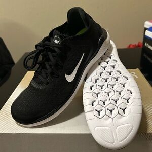 Nike(WMNS) Nike Free RN 2018 'Black Gym Shoes Size 6 Brand New/No Box